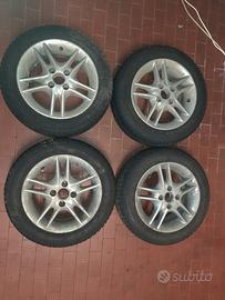 cerchi in lega con pneumatici termici Fiat Panda