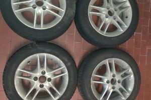 cerchi in lega con pneumatici termici Fiat Panda