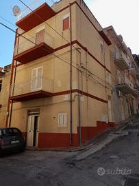 Luminosa casa indipendente in zona ben servita