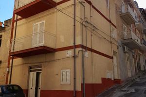 Luminosa casa indipendente in zona ben servita