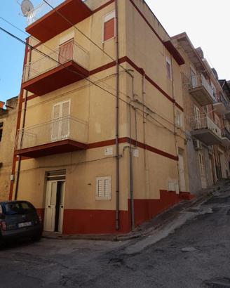 Luminosa casa indipendente in zona ben servita