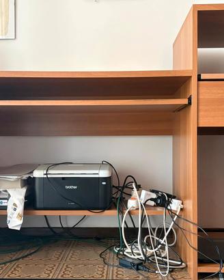 Scrivania porta PC, con ripiani estraibili