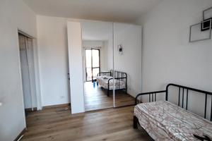 Monolocale con balcone a Pasteur M1