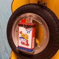 Porta latta + latta Esso / Castrol olio vespa