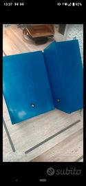 Armadietto Blu ad angolo