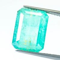 Smeraldo naturale 8.12 ct certificato-pietra sciol