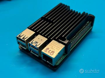 Raspberry Pi 4 (8 GB) con case in alluminio nero