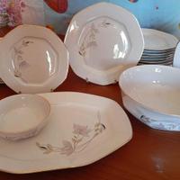 Servizio piatti in porcellana vintage per 12
