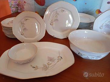 Servizio piatti in porcellana vintage per 12