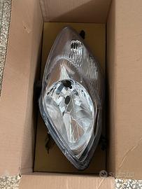 Fanale destro yaris 2010