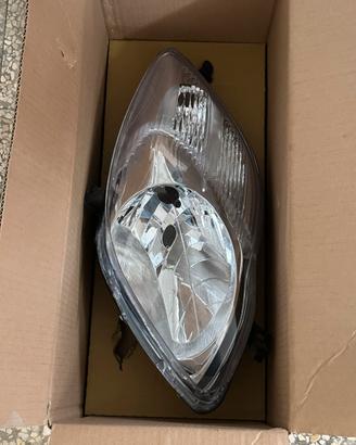Fanale destro yaris 2010