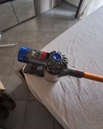 Aspirapolvere Dyson v8 absolute