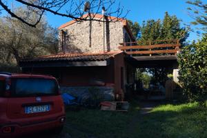 Casa nel bosco con terreno