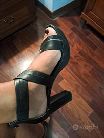 scarpe nere in pelle
