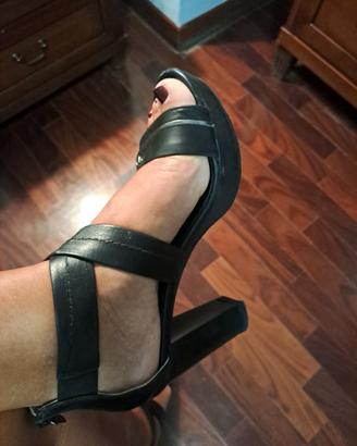 scarpe nere in pelle