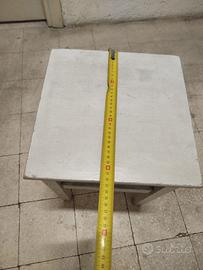 tre sgabelli in legno