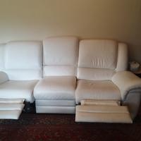 divano in pelle bianca a tre posti