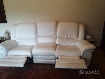 divano in pelle bianca a tre posti