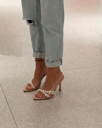 Sandali cipria con perle e fascia trasparente