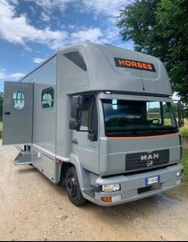 Van trasporto 3 cavalli + living per 3 persone