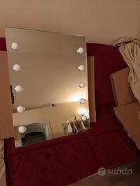 specchio con illuminazione 
