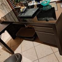 Scrivania Ikea Malm con vetro