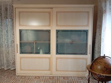 armadio con 2 ante scorrevoli.