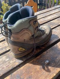 Scarponi numero 44 e mezzo