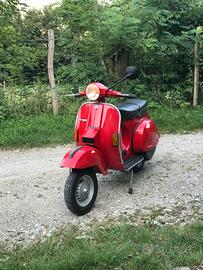 Vespa Px 200 e arcobaleno iscritta registro FMI