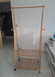 Appendiabiti in legno bambù con ruote