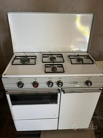 Cucina economica predisposta a metano
