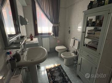 Mobili per bagno in legno massello