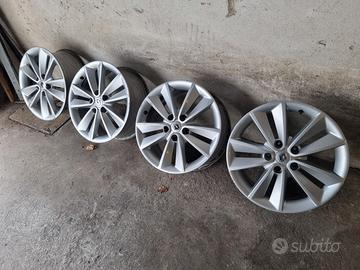 Cerchi 17 pollici 5 fori originali renault
