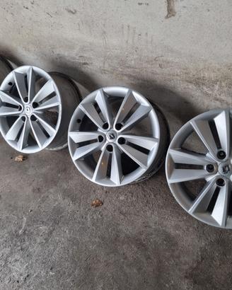 Cerchi 17 pollici 5 fori originali renault