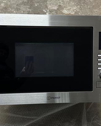 Microonde INDESIT da incasso 25l