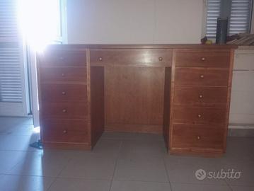 Scrittoio / scrivania con 11 cassetti