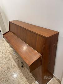 Pianoforte da studio a parete