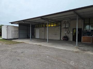 Posto auto, furgone, roulotte e rimorchio