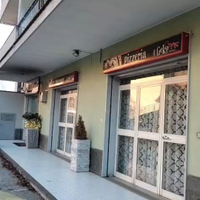 Struttura locale commerciale/ pizzeria