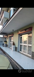 Struttura locale commerciale/ pizzeria