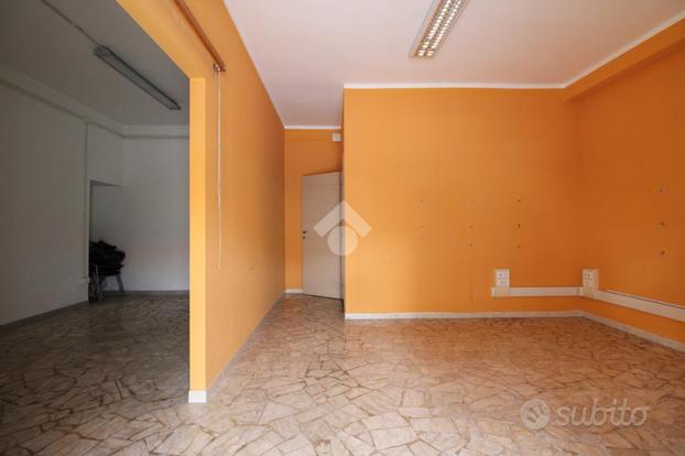 NEGOZIO A VECCHIANO