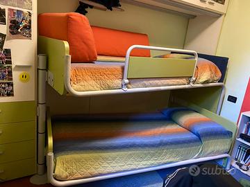 Camera completa con letti a castello scorrevoli e