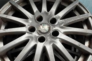 Cerchi in lega alfa romeo