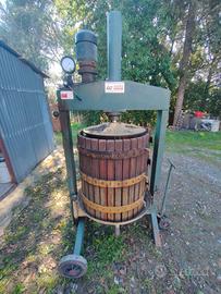 Strettoio Idraulico per Uva