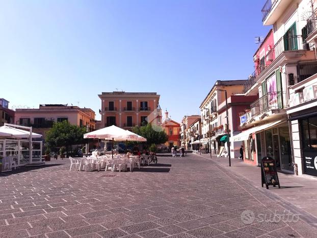 NEGOZIO A POZZUOLI