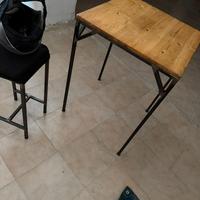 Stock sgabelli e tavoli