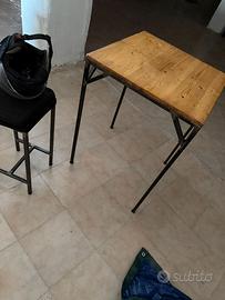 Stock sgabelli e tavoli