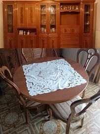 Soggiorno con tavolo e 6 sedie 