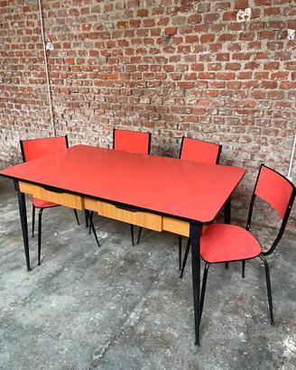 Tavolo in formica con 4 sedie Salvarani