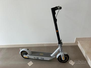 Ninebot KickScooter Max Monopattino elettrico
